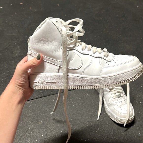Slightly worn, white High top Nike Air Force 1 sneakers. Women’s size 6 - Picture 2 of 9